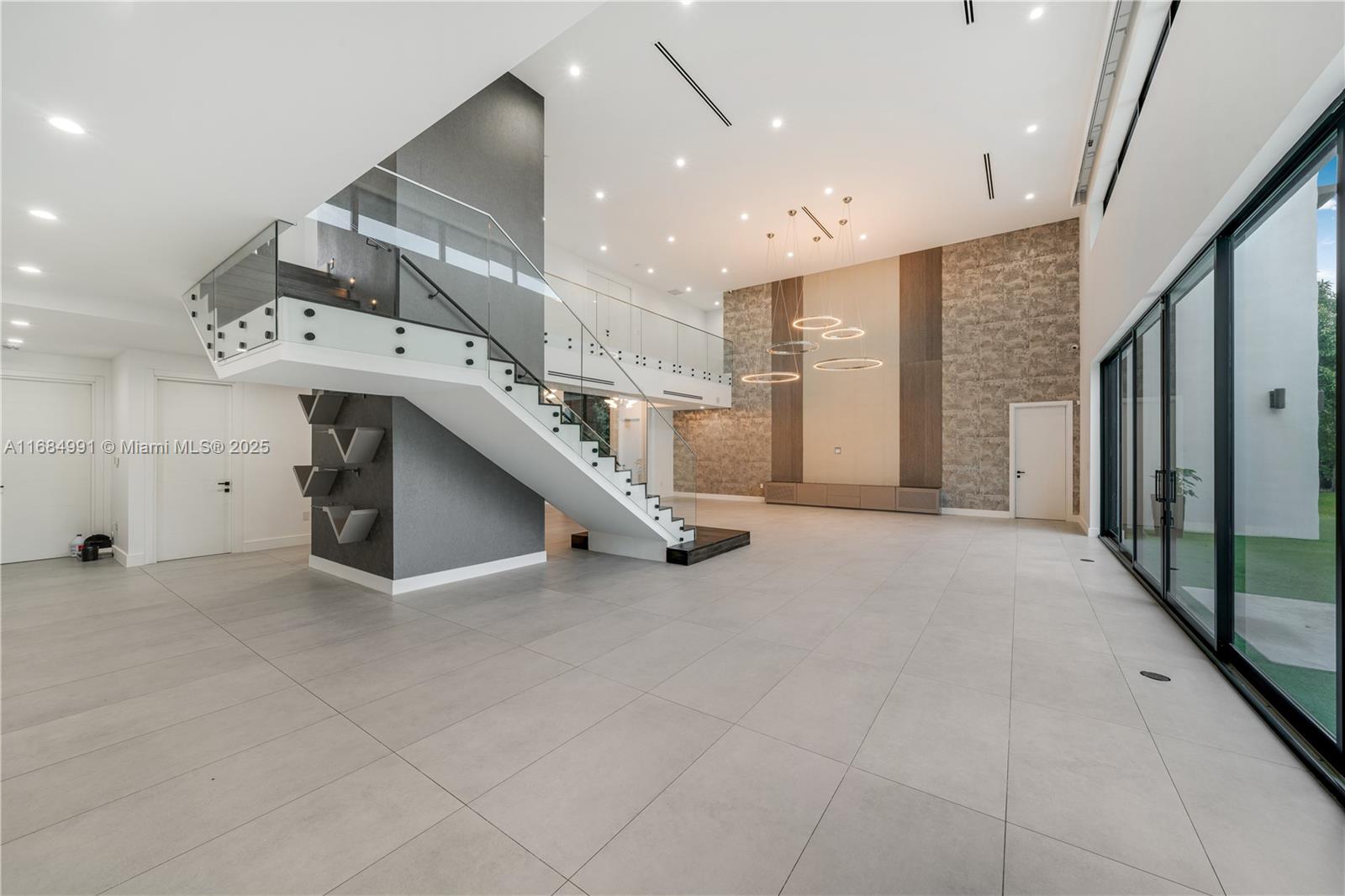 COLLINS ESTATES 1ST ADDN - Residential