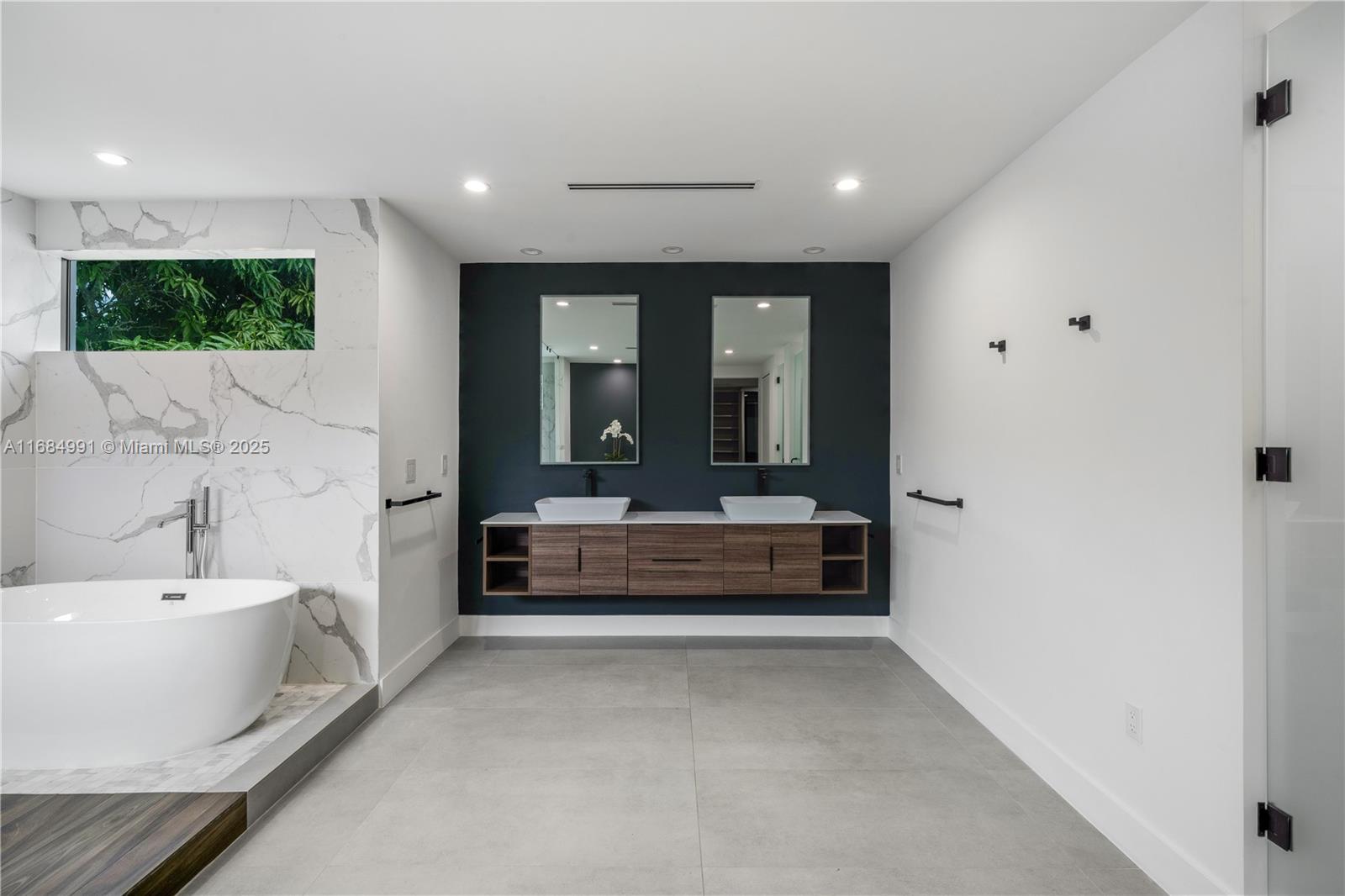 COLLINS ESTATES 1ST ADDN - Residential