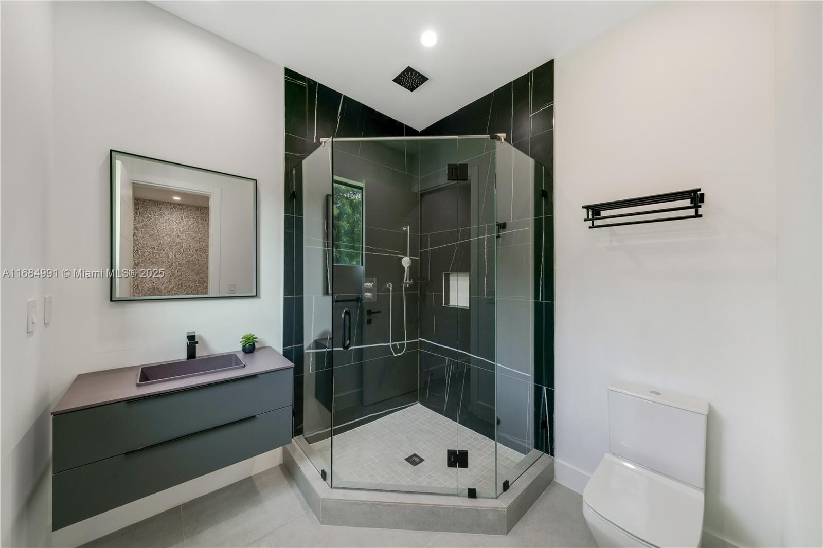 COLLINS ESTATES 1ST ADDN - Residential