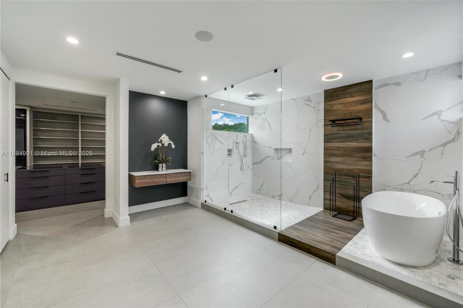 COLLINS ESTATES 1ST ADDN - Residential