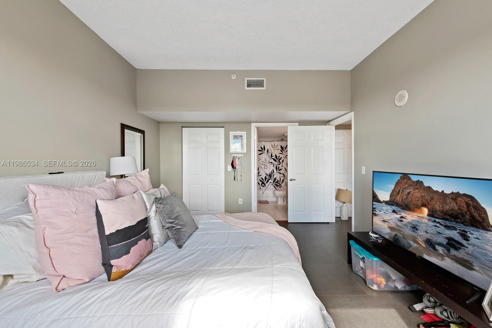 THE ASTON CONDO - Residential