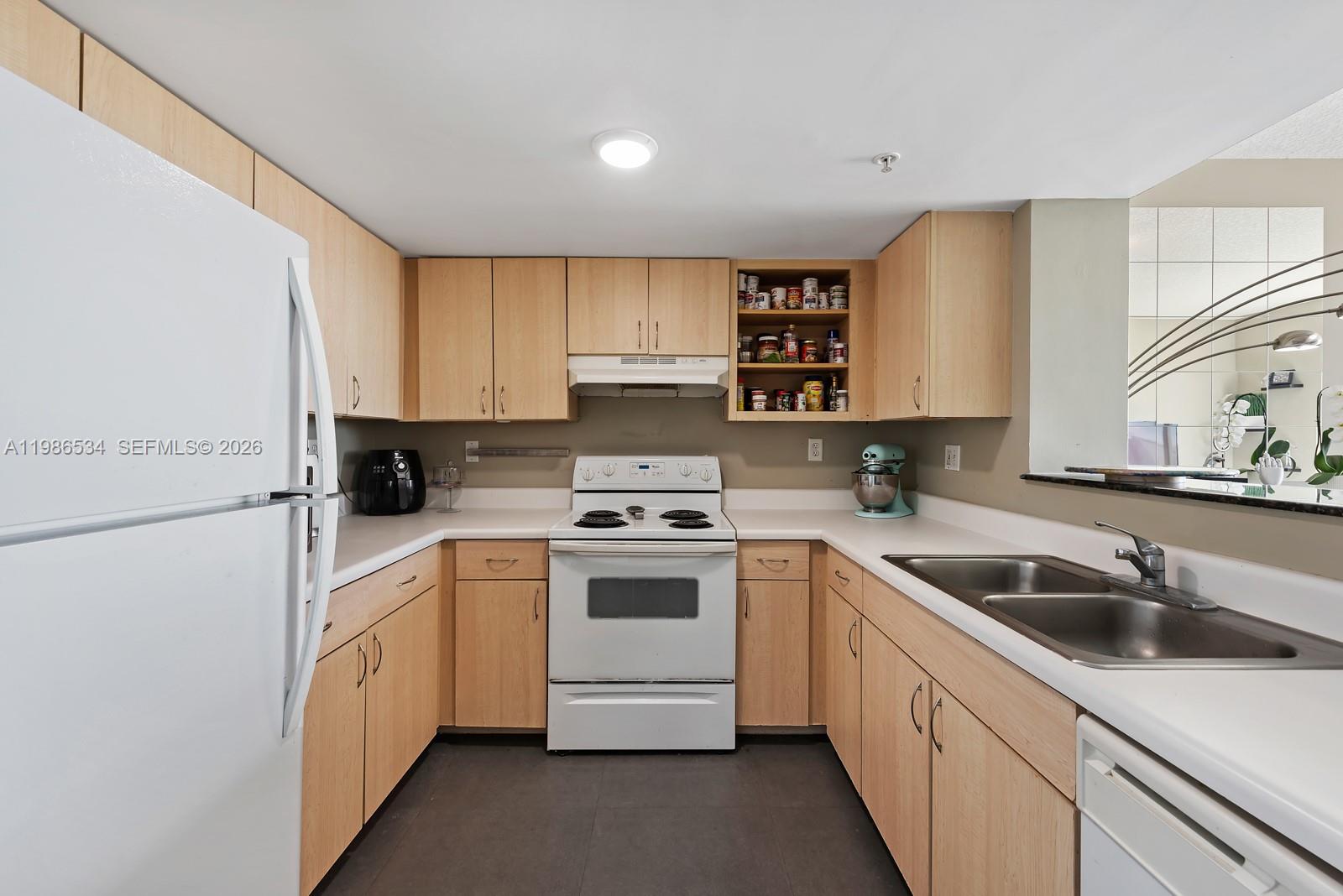 THE ASTON CONDO - Residential