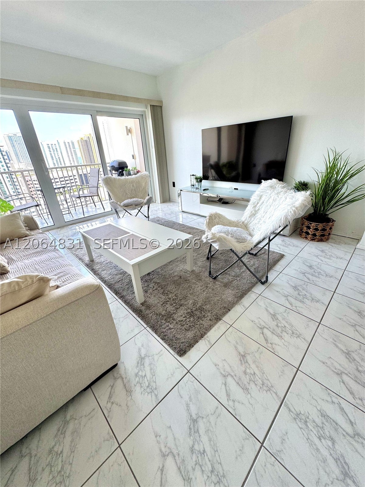 300 Bayview Dr 1603