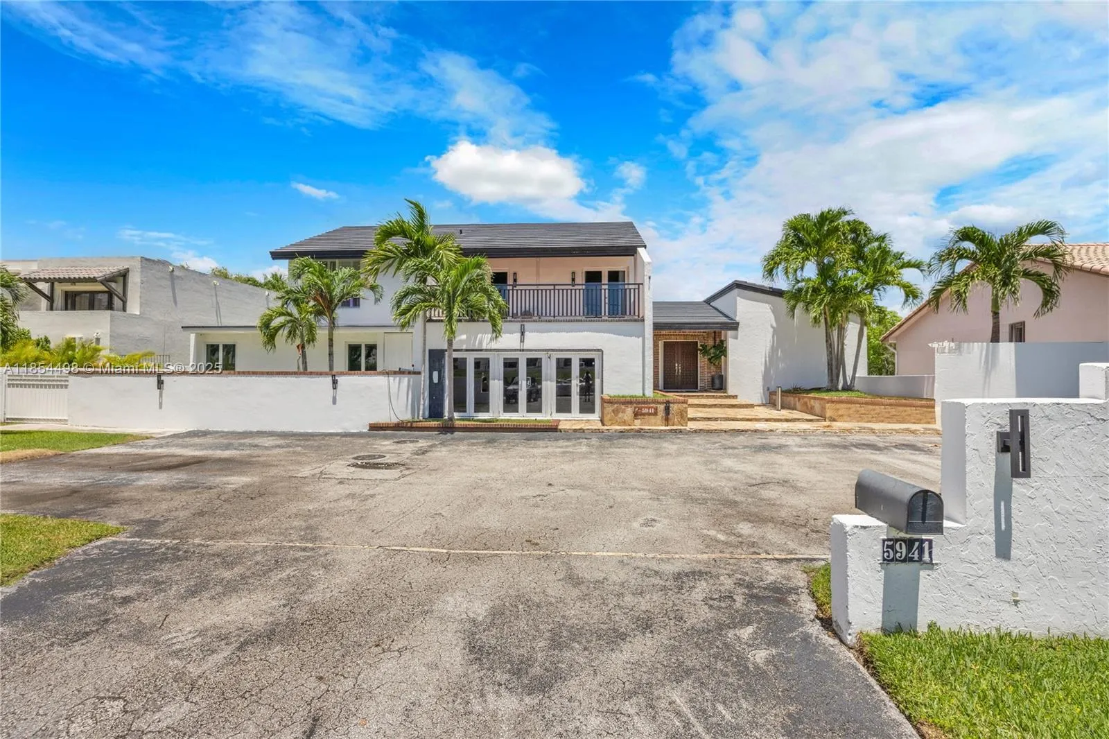 South Miami, Florida 33156, United States, 5 Bedrooms Bedrooms, ,4 BathroomsBathrooms,Residential,Active,190693