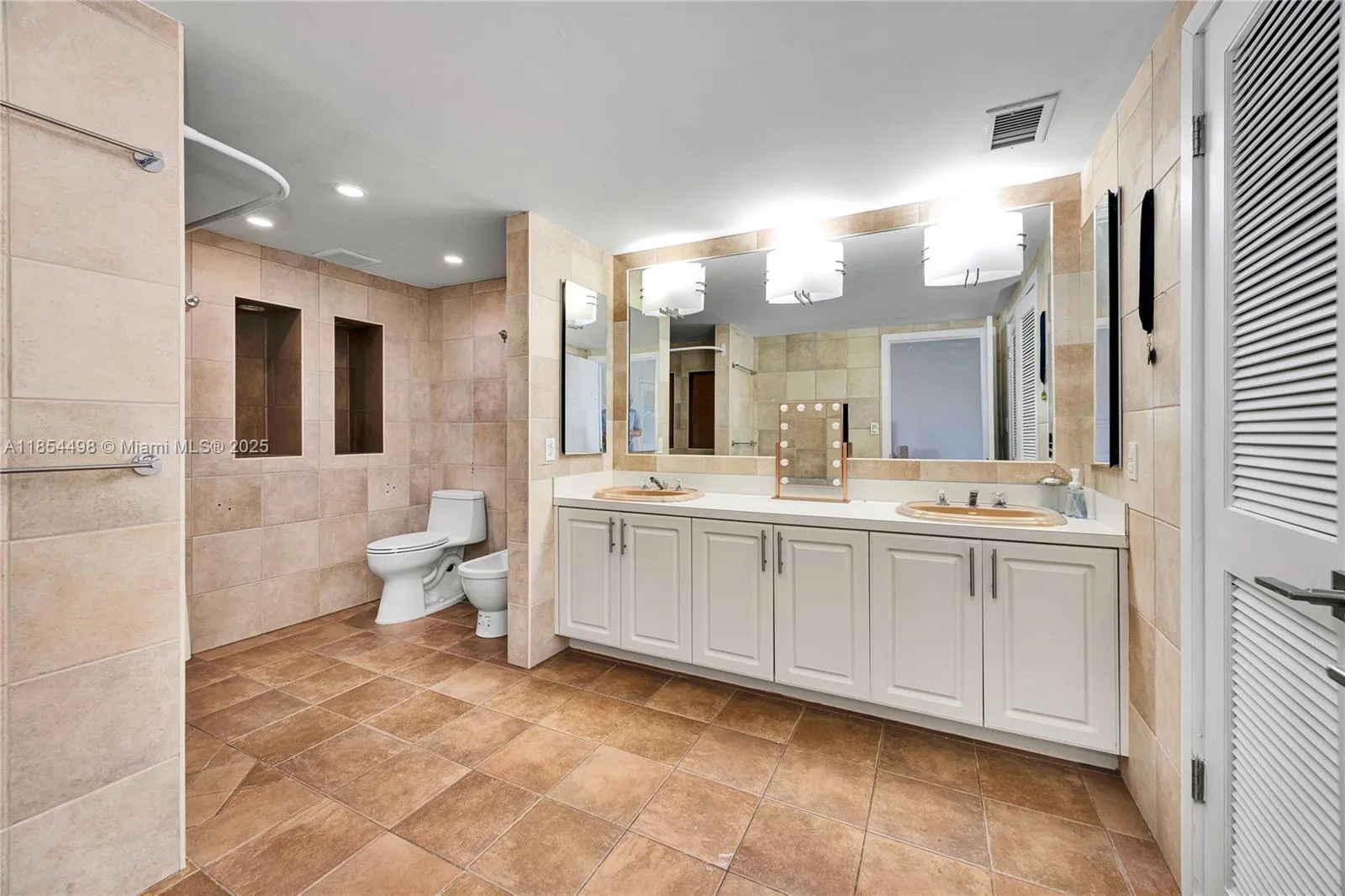 South Miami, Florida 33156, United States, 5 Bedrooms Bedrooms, ,4 BathroomsBathrooms,Residential,Active,190693