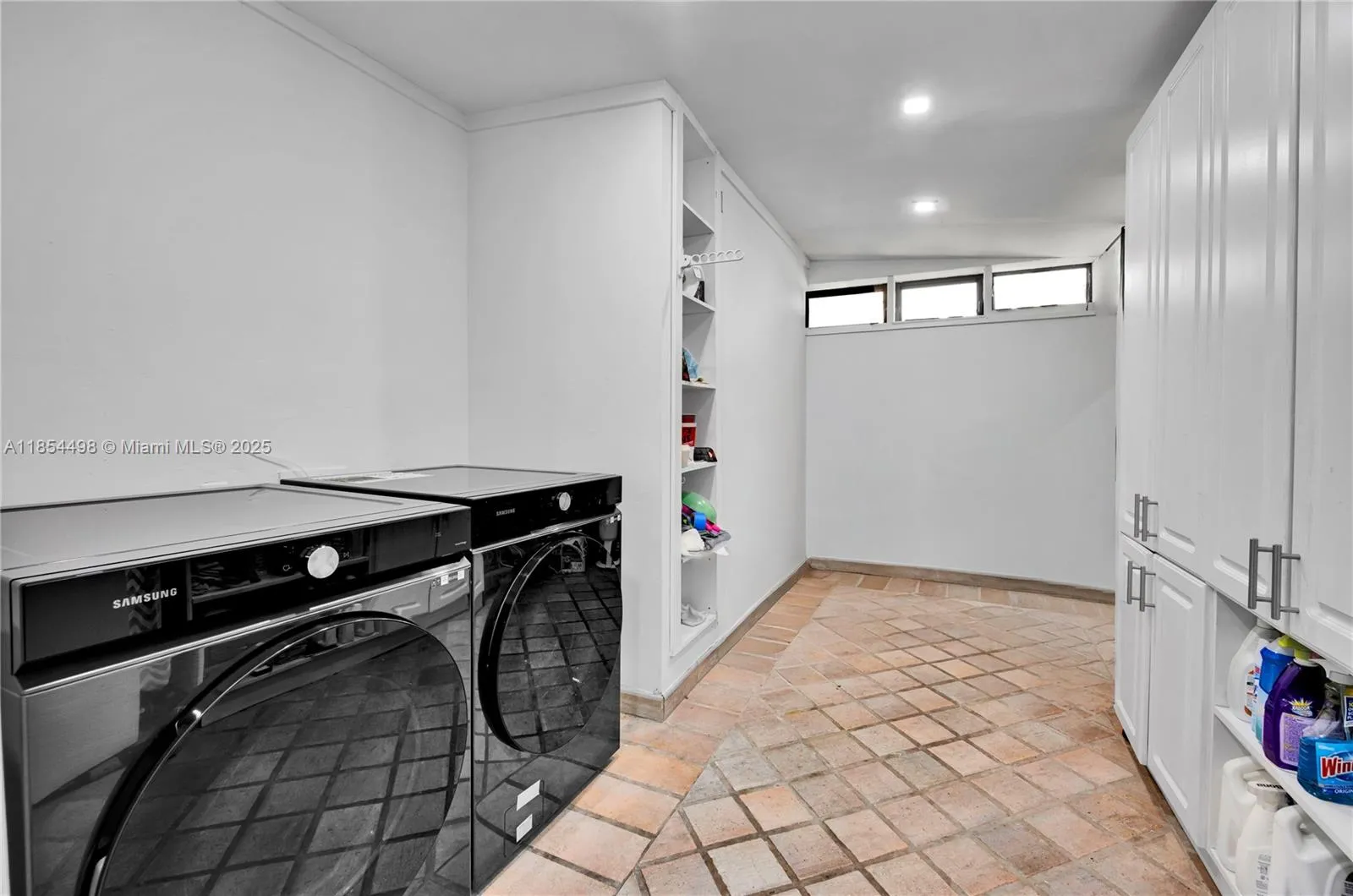 South Miami, Florida 33156, United States, 5 Bedrooms Bedrooms, ,4 BathroomsBathrooms,Residential,Active,190693