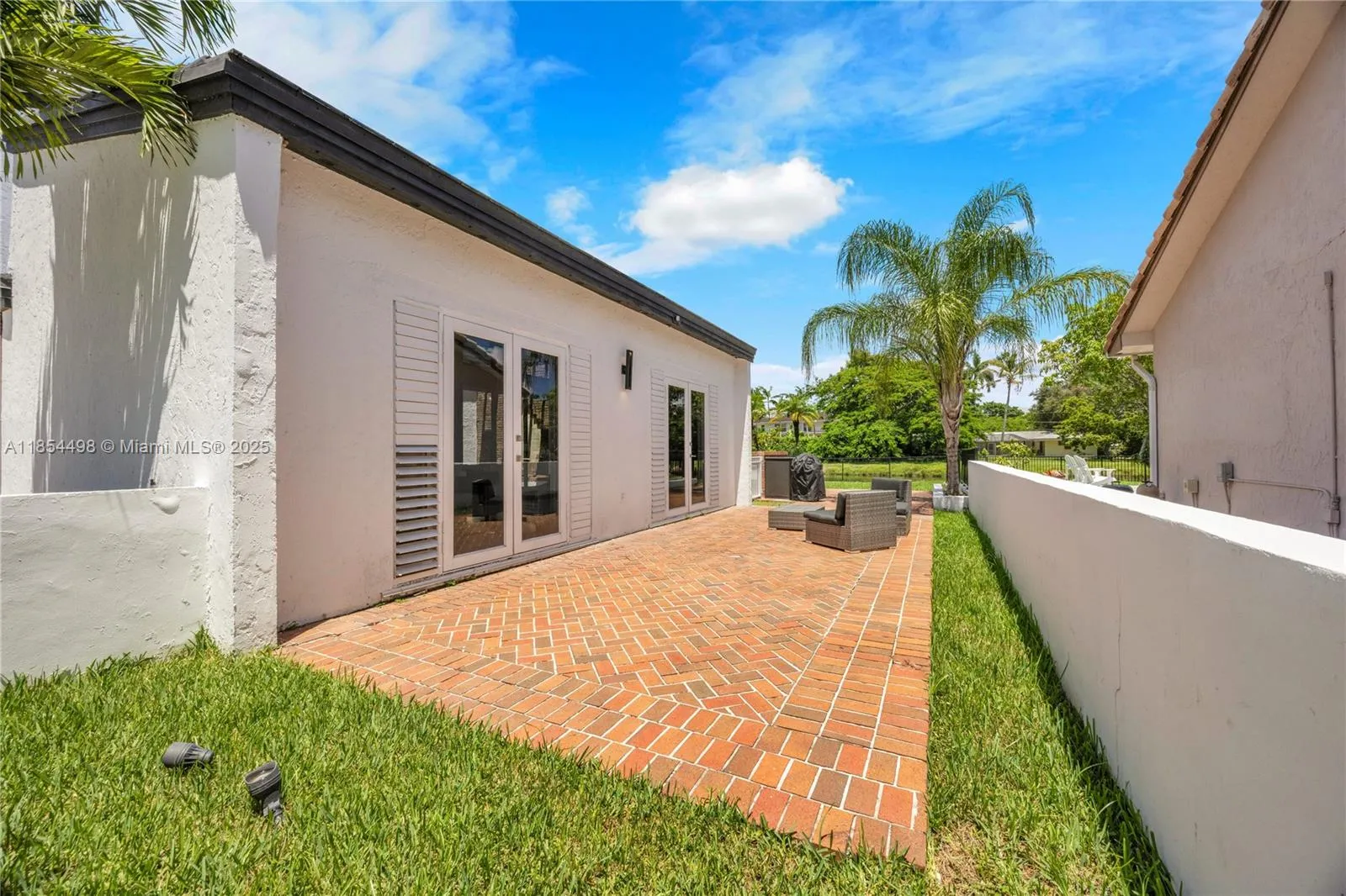 South Miami, Florida 33156, United States, 5 Bedrooms Bedrooms, ,4 BathroomsBathrooms,Residential,Active,190693