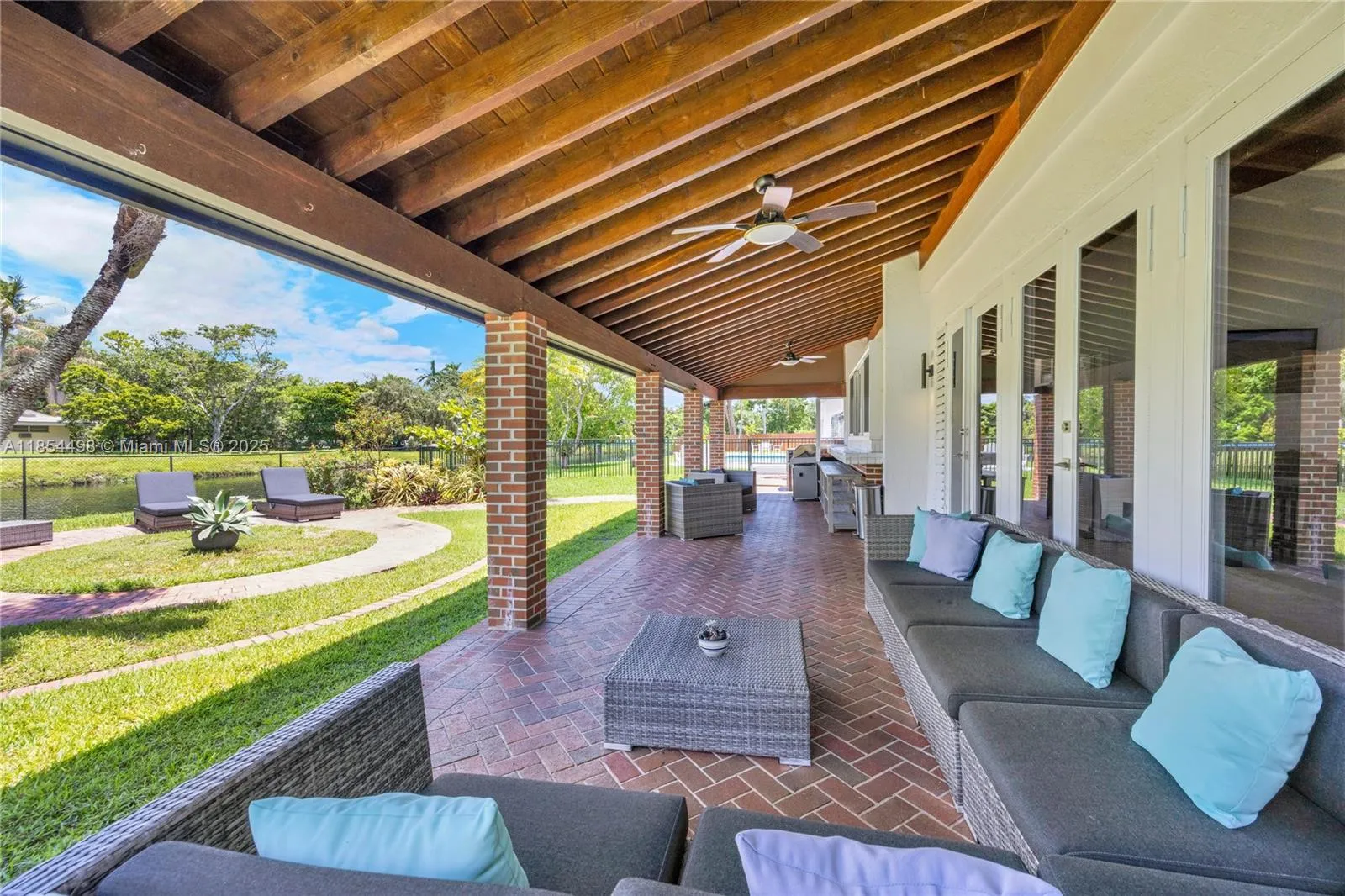 South Miami, Florida 33156, United States, 5 Bedrooms Bedrooms, ,4 BathroomsBathrooms,Residential,Active,190693