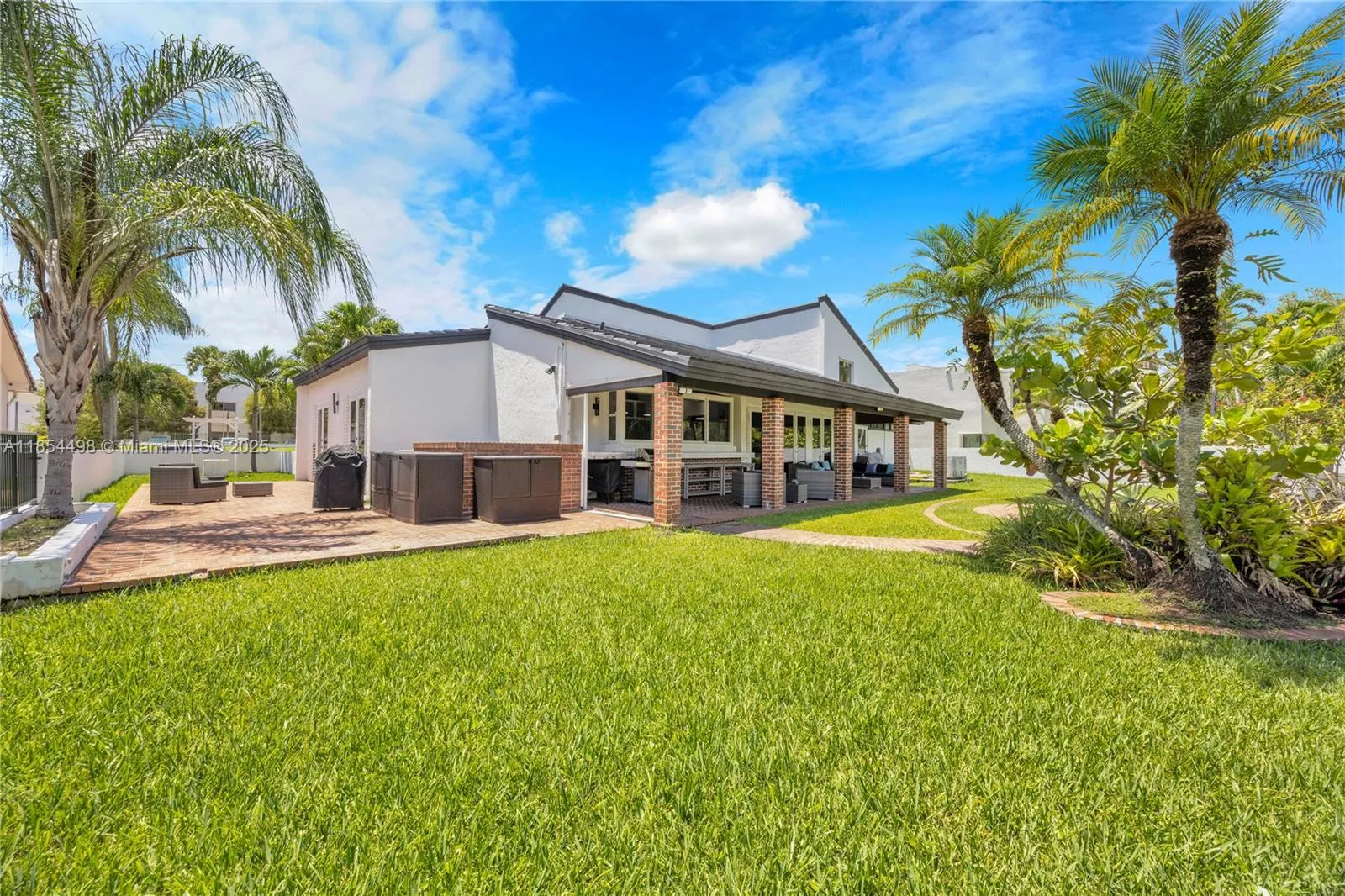 South Miami, Florida 33156, United States, 5 Bedrooms Bedrooms, ,4 BathroomsBathrooms,Residential,Active,190693