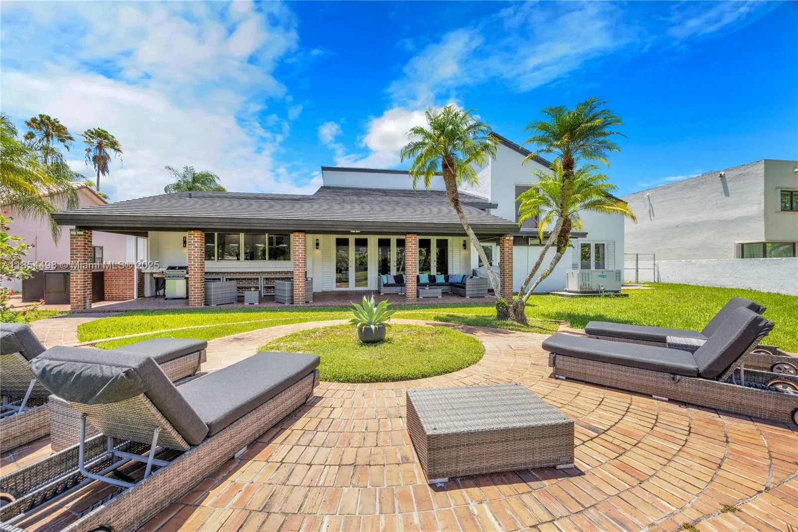 South Miami, Florida 33156, United States, 5 Bedrooms Bedrooms, ,4 BathroomsBathrooms,Residential,Active,190693