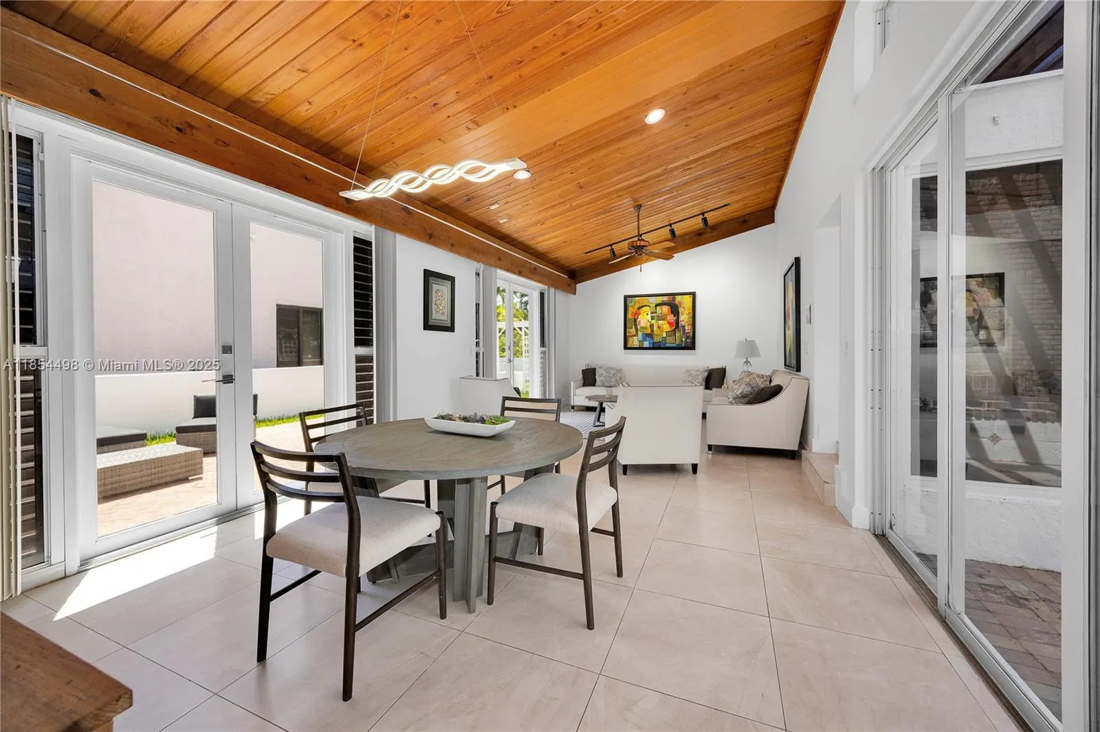 South Miami, Florida 33156, United States, 5 Bedrooms Bedrooms, ,4 BathroomsBathrooms,Residential,Active,190693