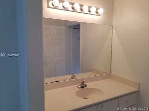 DORAL GRAND CONDO - Residential Lease