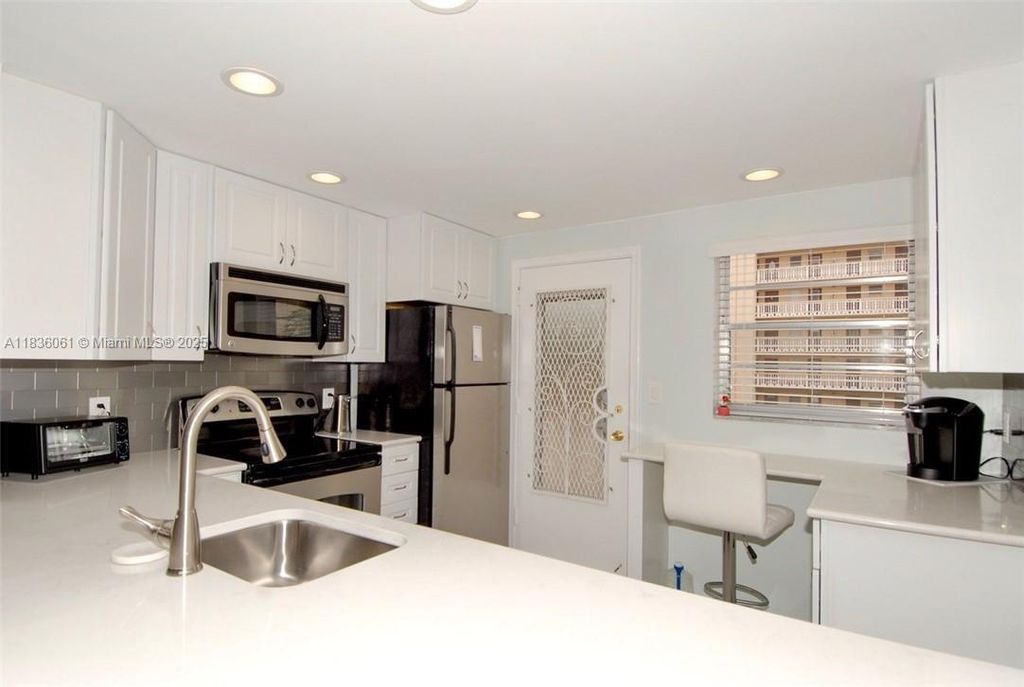 Photo of 300 NE 12th Ave #207, Hallandale Beach, FL 33009 (MLS # A11836061)