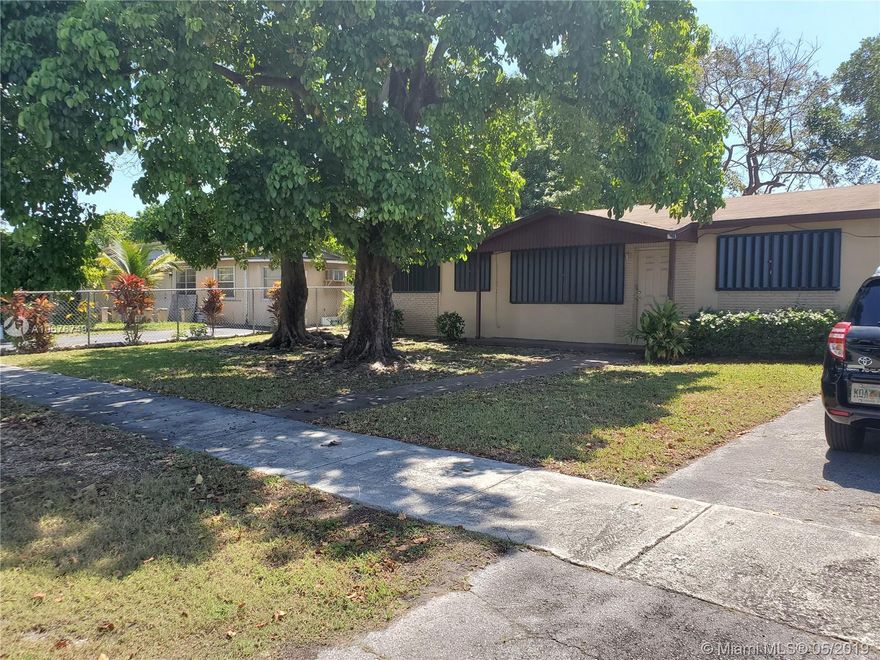 Beautiful & Rare 5 Bedroom House with a brand new roof, located in South Miami Heights.  This home is loaded with potential and priced to sell.This spacious home comes with a huge laundry room that may have more than one use. Easy to show in a fantastic family neighborhood.  Hurry, this home is  perfect for a large family relocating from anywhere in the country.  This once in a lifetime gem is your new home call me to find out how I can help to make it yours. Equal Housing Opportunity.
