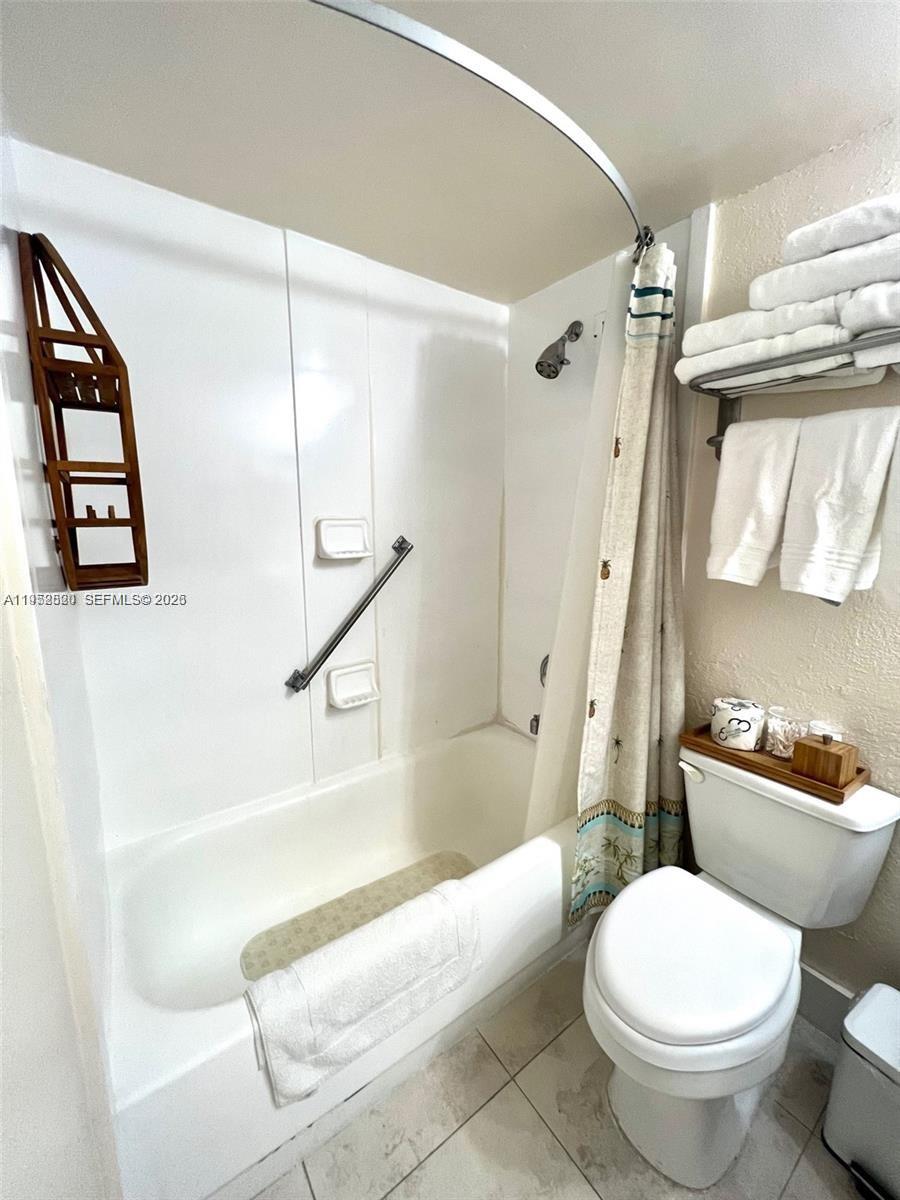 THE AVENTURA BEACH CLUB C - Residential