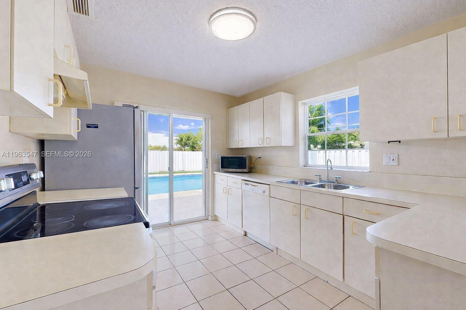 CORAL CREEK - Residential