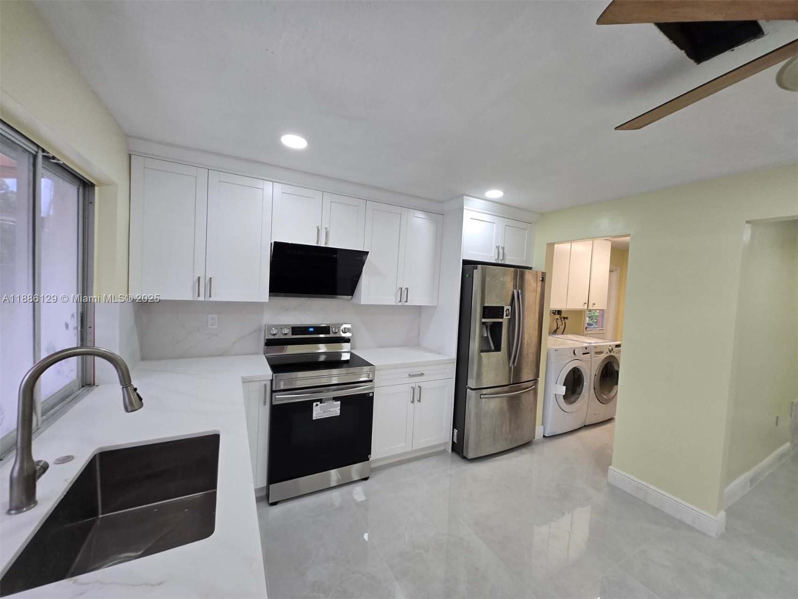 SUNRISE GOLF VILLAGE SEC - Residential Lease