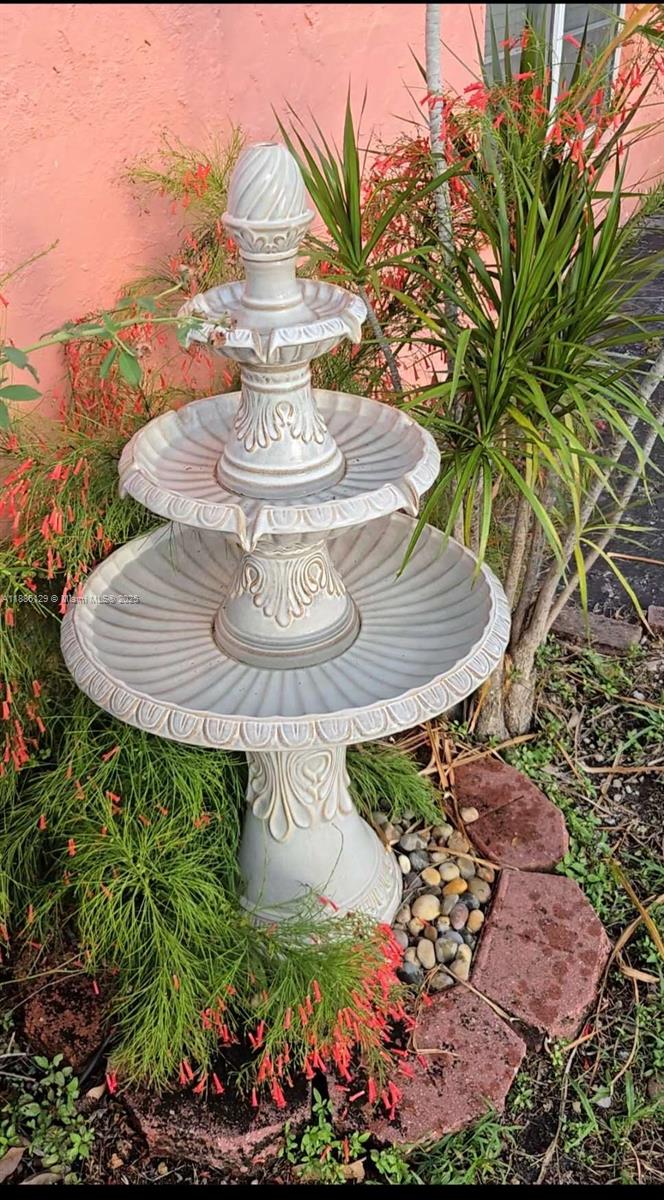 SUNRISE GOLF VILLAGE SEC - Residential Lease