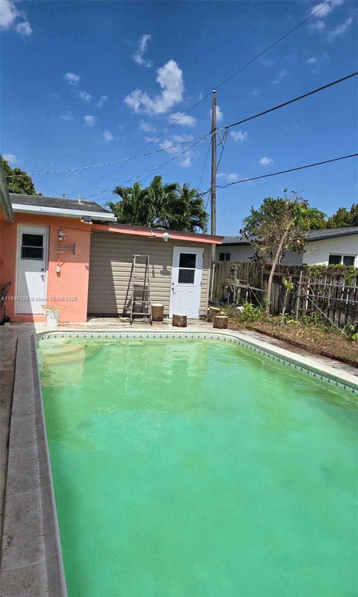 SUNRISE GOLF VILLAGE SEC - Residential Lease