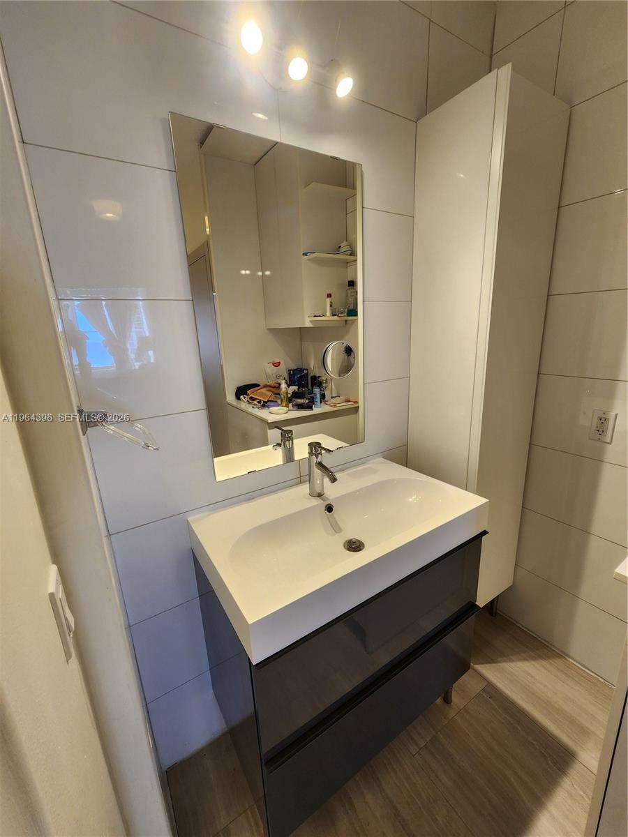 IMPERIAL TOWERS CONDO - Residential