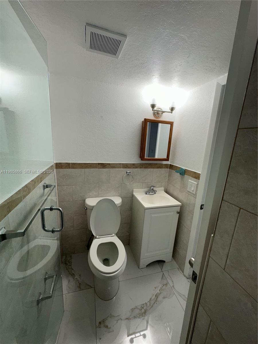 SUNSET VILLAS CONDO - Residential Lease