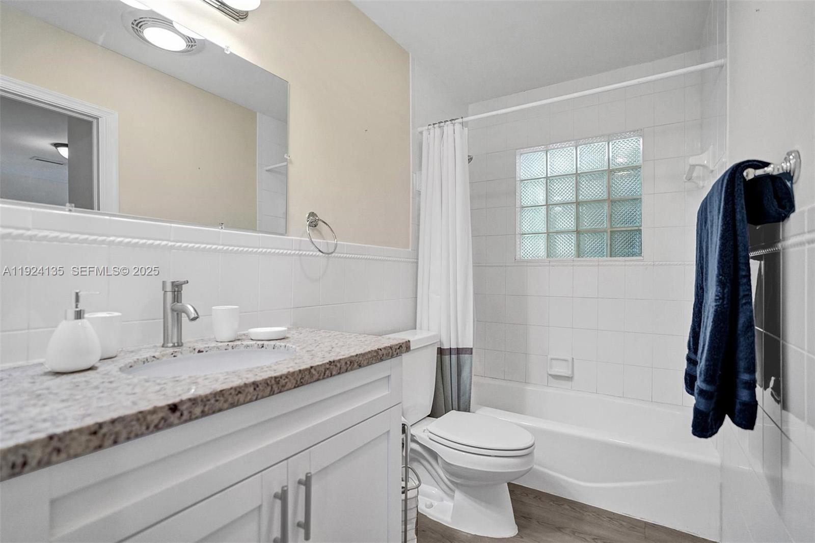 EDGEWATER ESTATES - Residential Lease