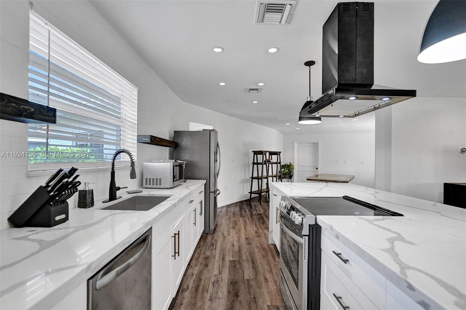 EDGEWATER ESTATES - Residential Lease