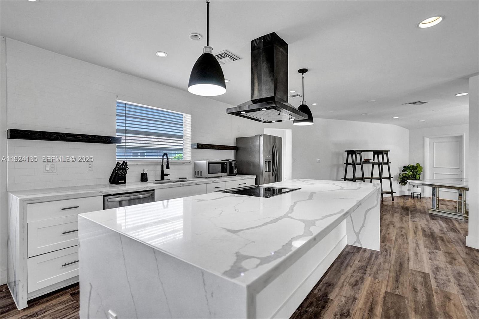 EDGEWATER ESTATES - Residential Lease