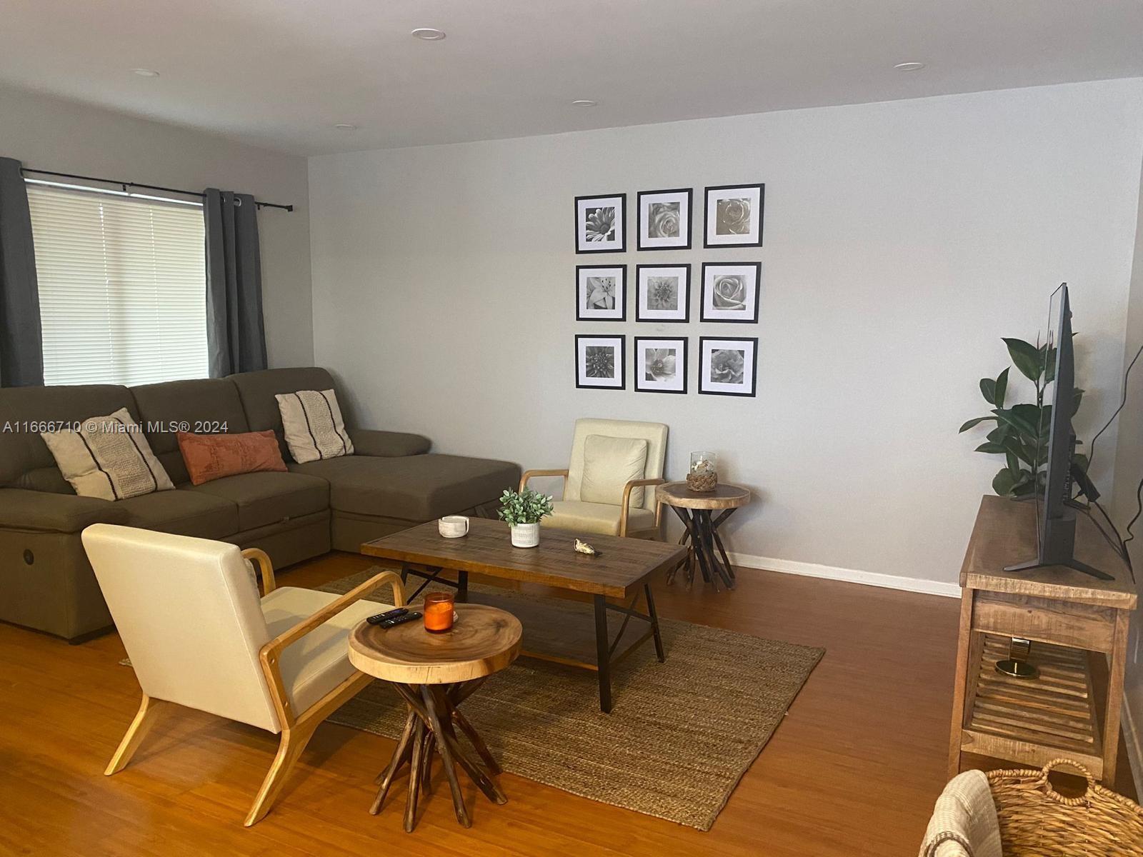 WINDSOR COURT CONDOMINIUM - Residential