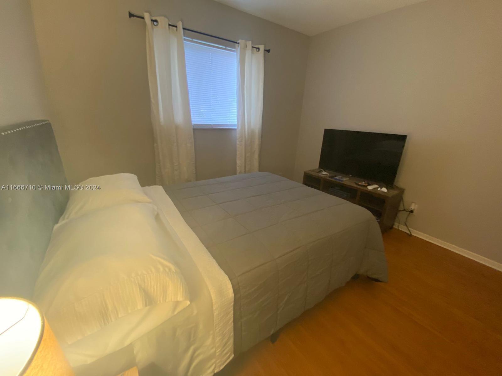 WINDSOR COURT CONDOMINIUM - Residential