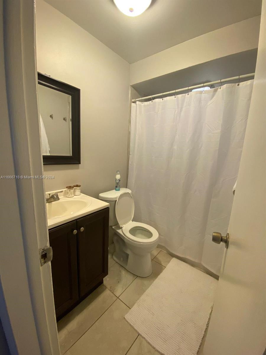 WINDSOR COURT CONDOMINIUM - Residential