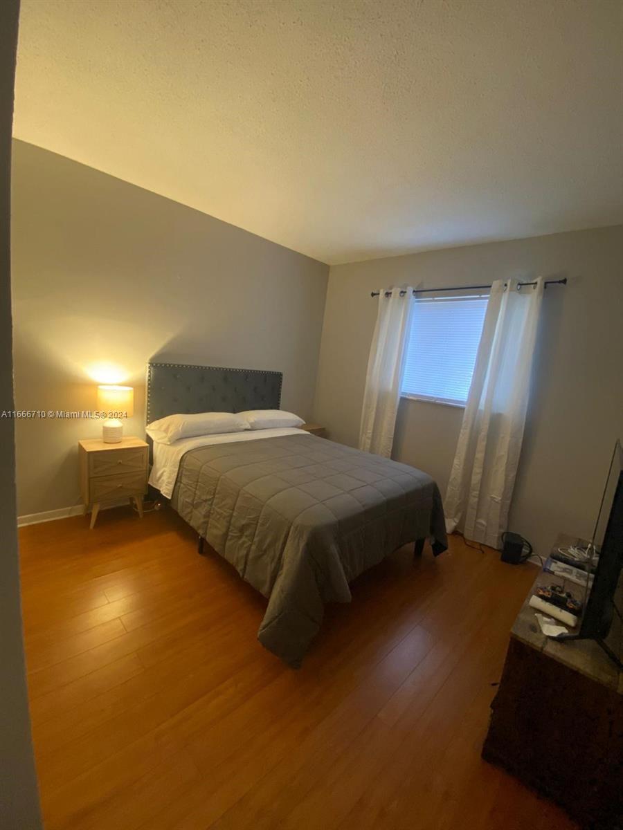 WINDSOR COURT CONDOMINIUM - Residential