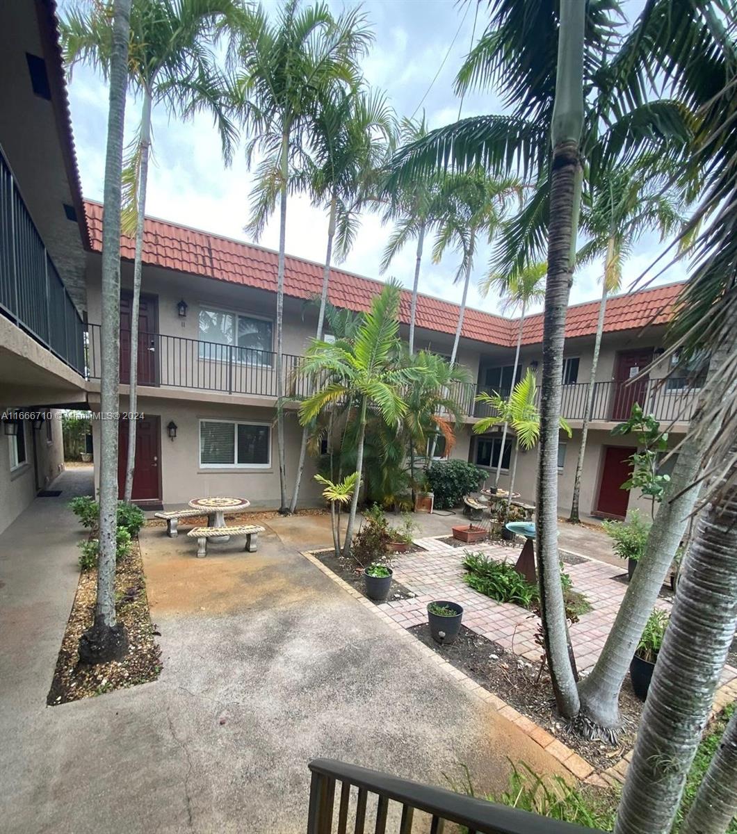 3050 NE 5th Ter 10