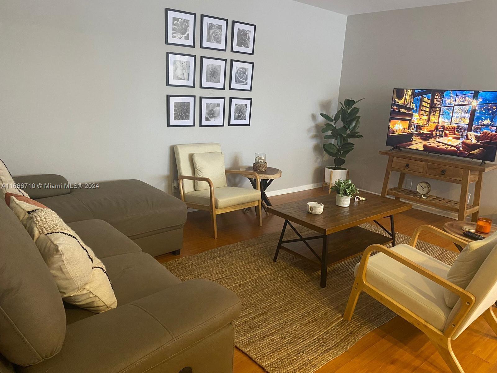 WINDSOR COURT CONDOMINIUM - Residential