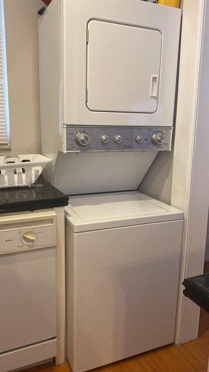 WINDSOR COURT CONDOMINIUM - Residential