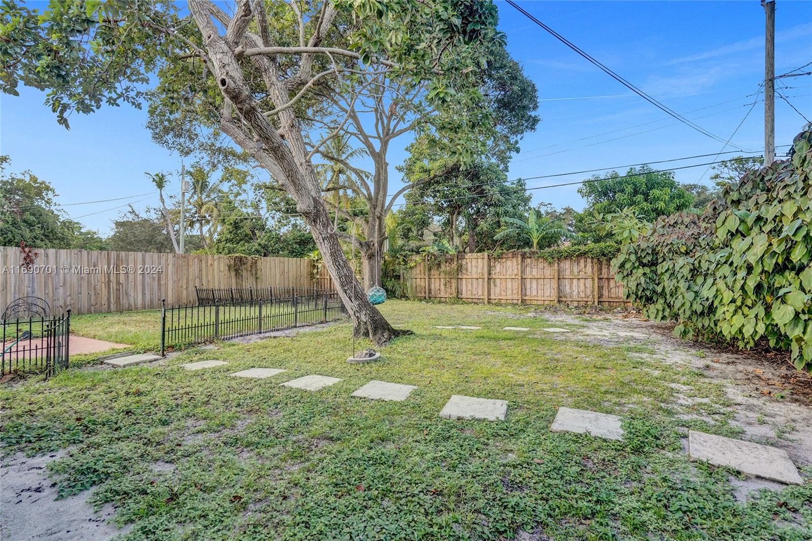 MUNNELLY MANOR - Residential