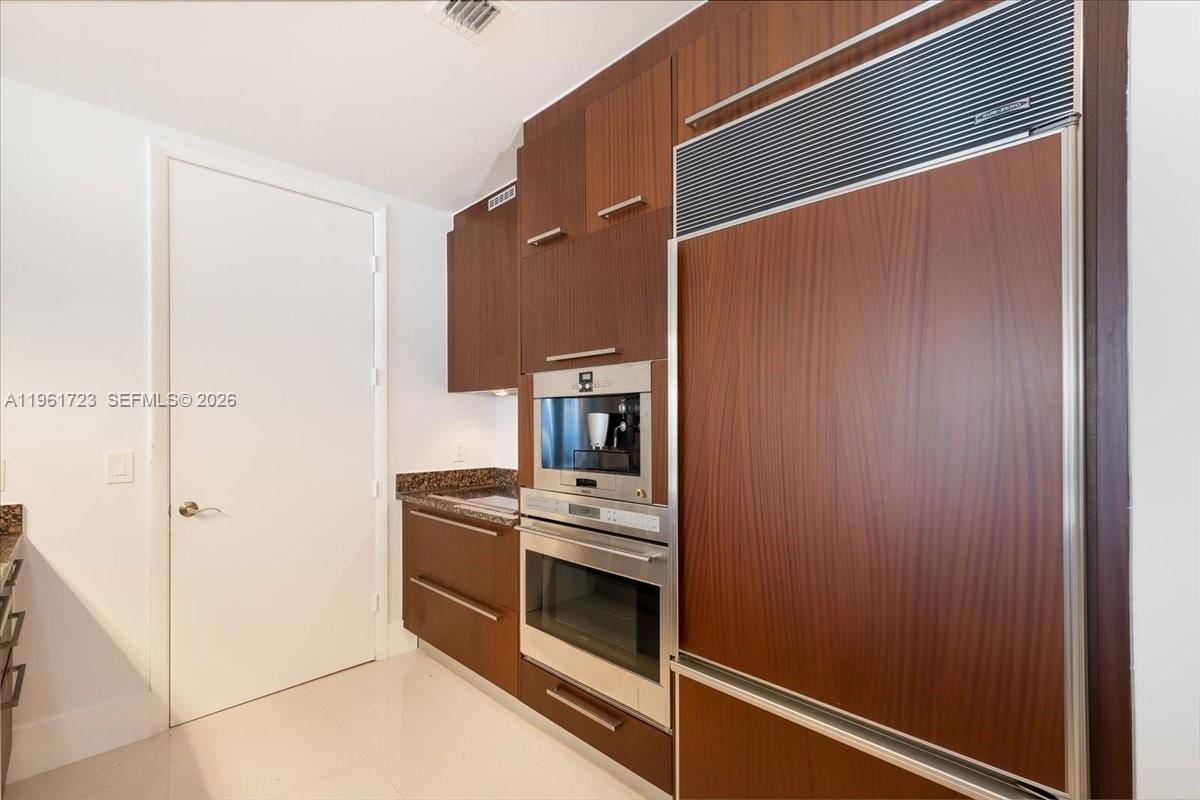 TDR TOWER III CONDO - Residential