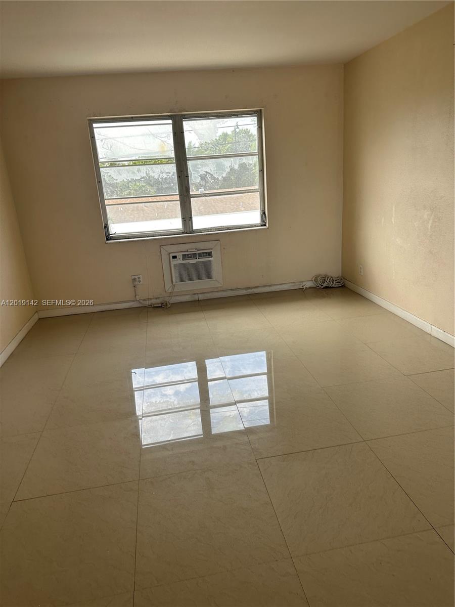 1050 E Sample Rd 208
