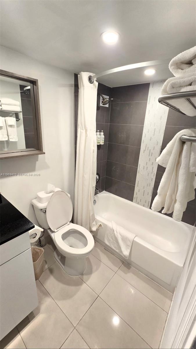 THE AVENTURA BEACH CLUB C - Residential