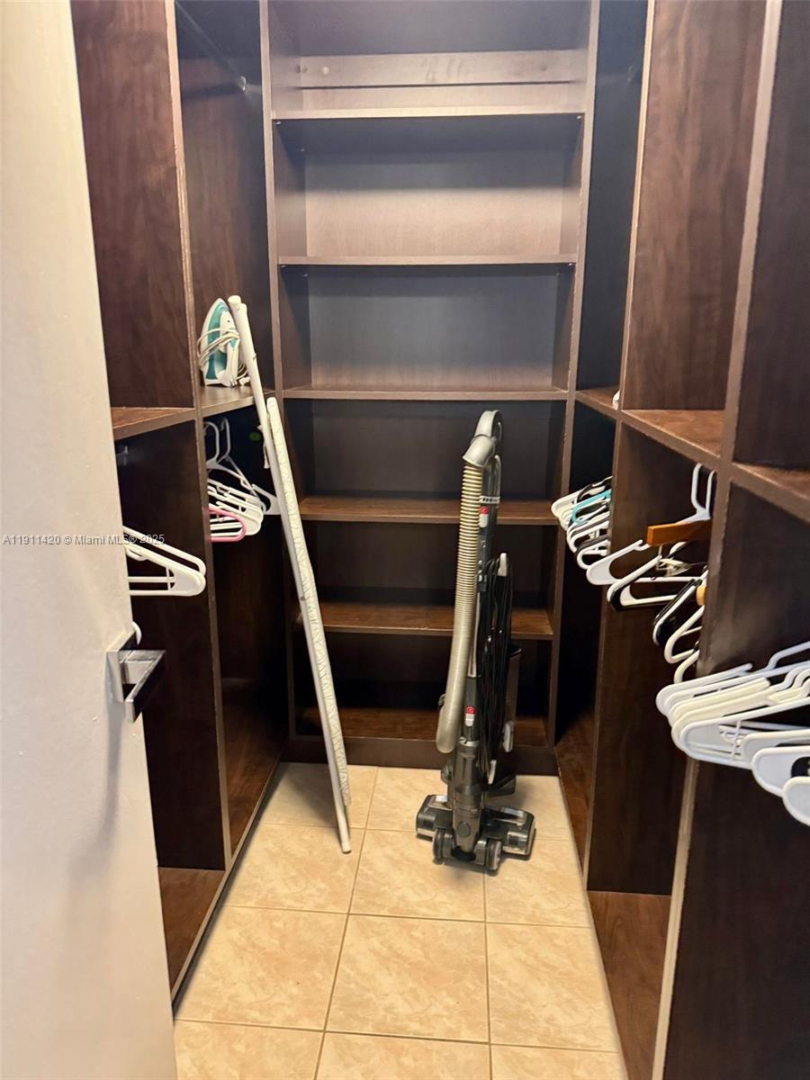 THE ISLES CONDO - Residential Lease