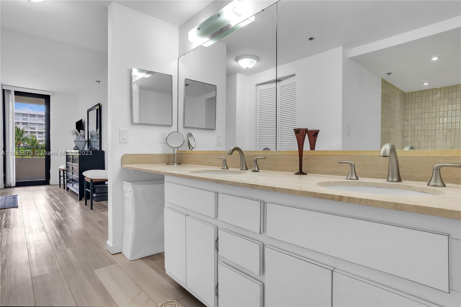 Key Biscayne, Florida 33149, United States, 2 Bedrooms Bedrooms, ,2 BathroomsBathrooms,Residential,Active,68796