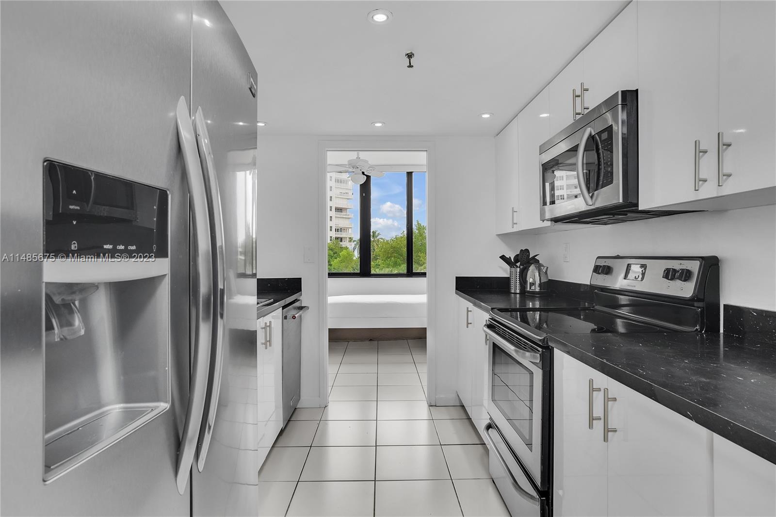 Key Biscayne, Florida 33149, United States, 2 Bedrooms Bedrooms, ,2 BathroomsBathrooms,Residential,Active,68796