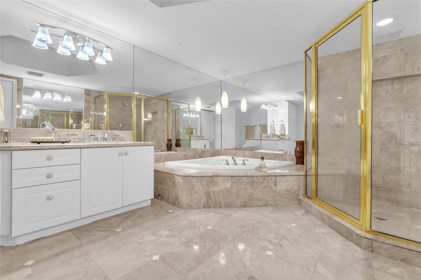 SOLIMAR CONDO - Residential