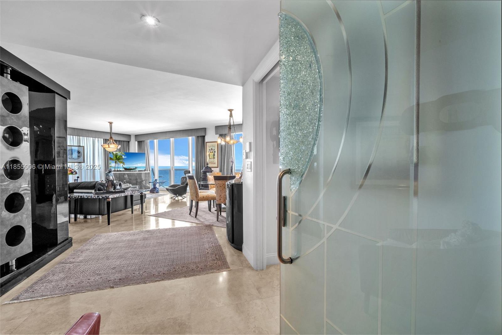 SOLIMAR CONDO - Residential