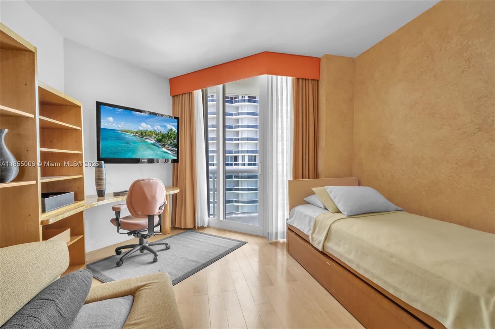 SOLIMAR CONDO - Residential