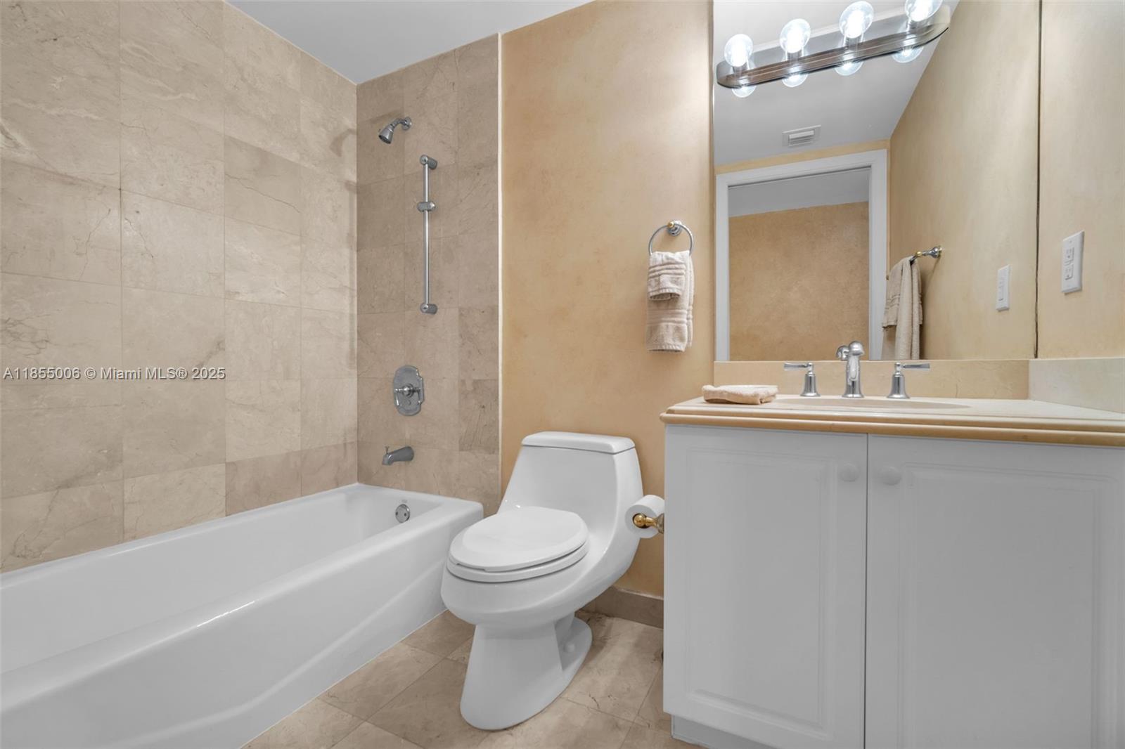 SOLIMAR CONDO - Residential