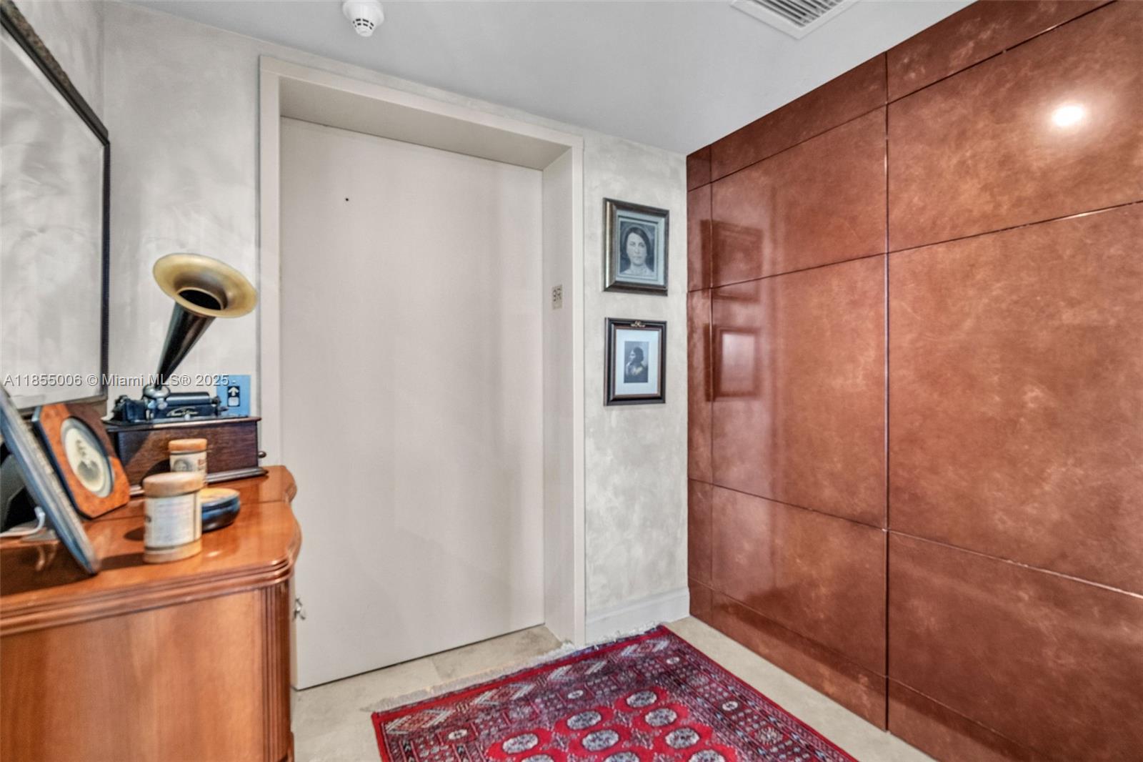 SOLIMAR CONDO - Residential