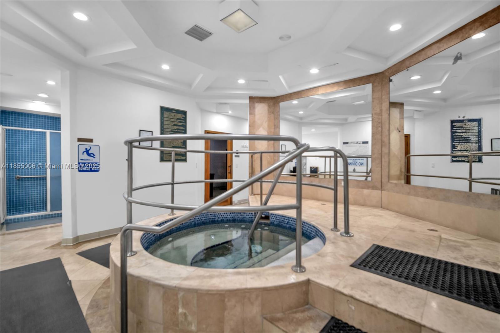 SOLIMAR CONDO - Residential