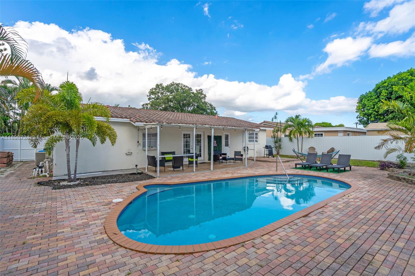 RIVERLAND VILLAGE SEC ONE - Residential Lease