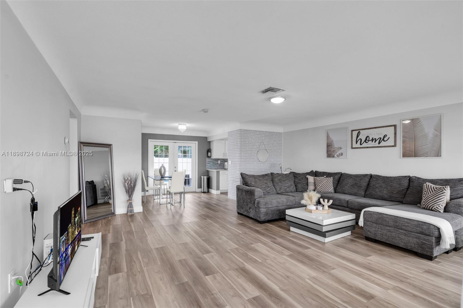 RIVERLAND VILLAGE SEC ONE - Residential Lease